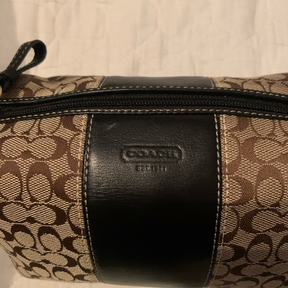 Coach signature pochette. - Picture 3 of 5
